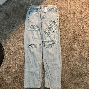 Light washed mom jeans